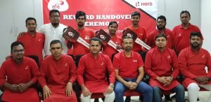 এয়ারটেল বিক্রয় প্রতিনিধিদের মোটরবাইক হস্তান্তর